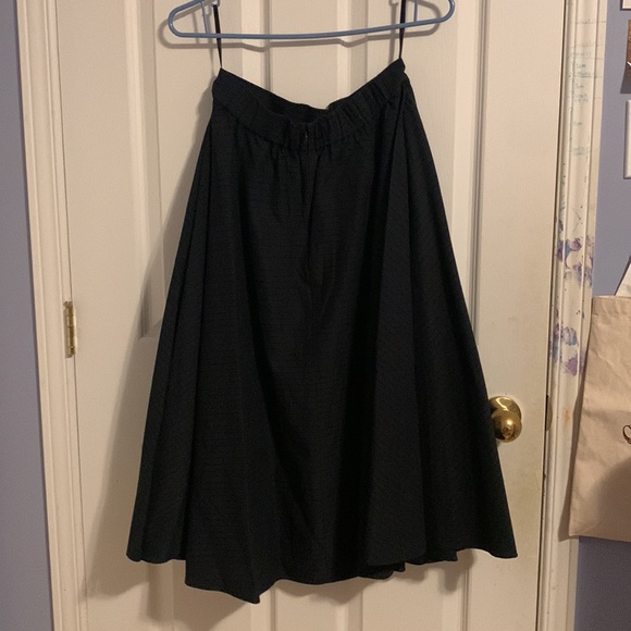 Uniqlo midi length black skirt - Picture 2 of 4